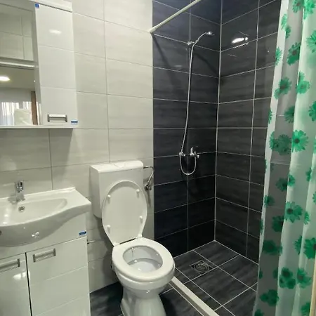 Centar فندق مبيت وإفطار سينيتشا