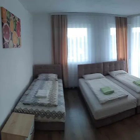 Centar فندق مبيت وإفطار سينيتشا